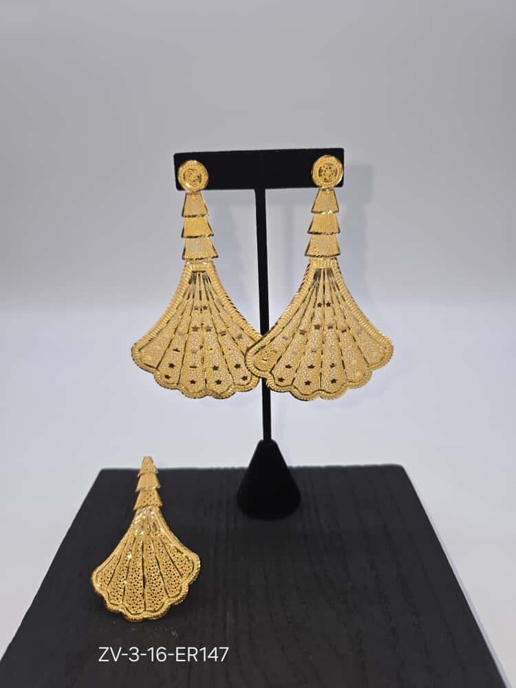 Lightweight Statement Dangle Earrings (Gold-Plated)