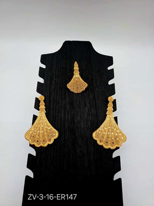 Lightweight Statement Dangle Earrings (Gold-Plated)