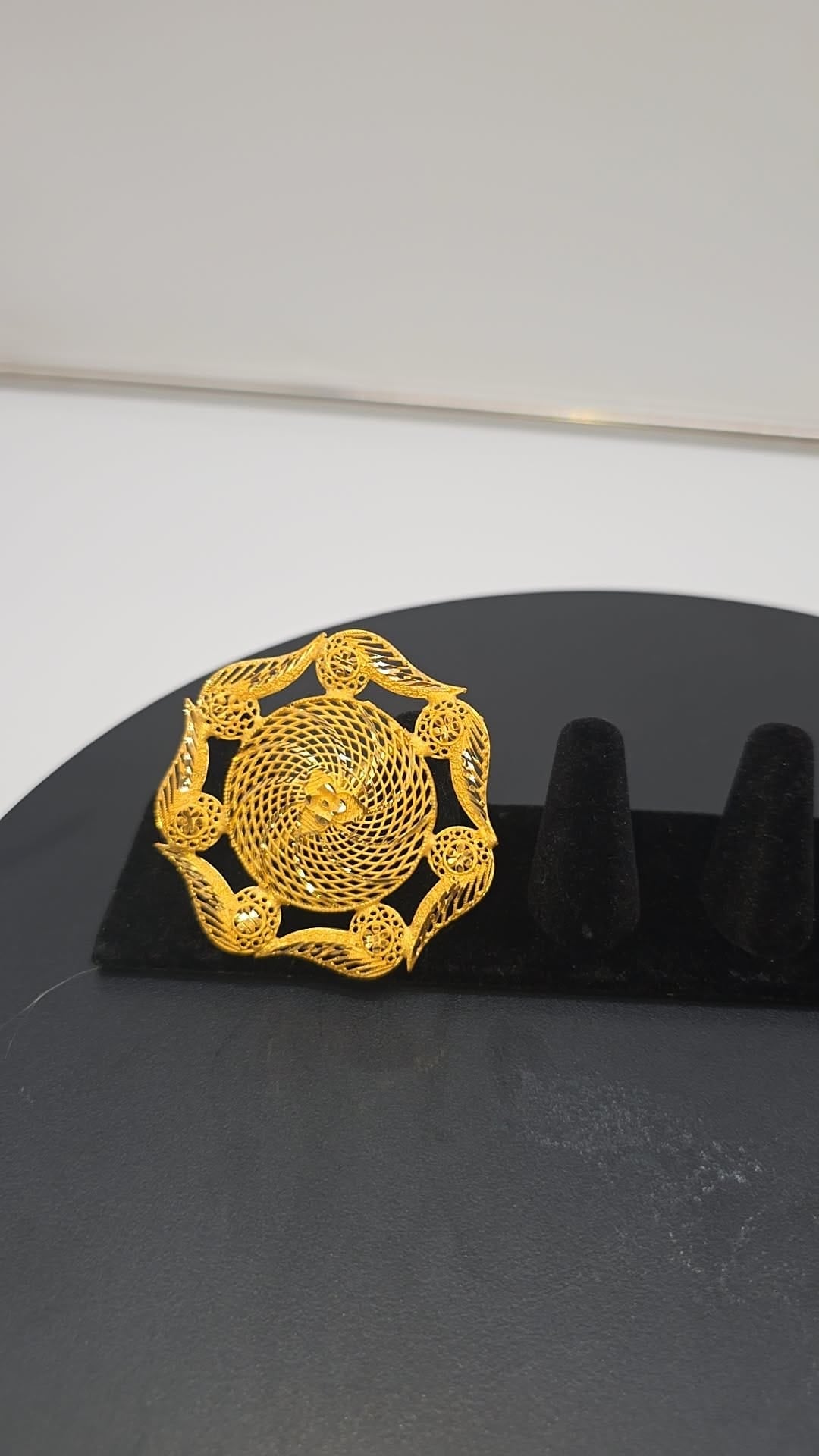 Zamvora Gold plated floral finger ring