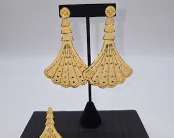 Lightweight Statement Dangle Earrings (Gold-Plated)