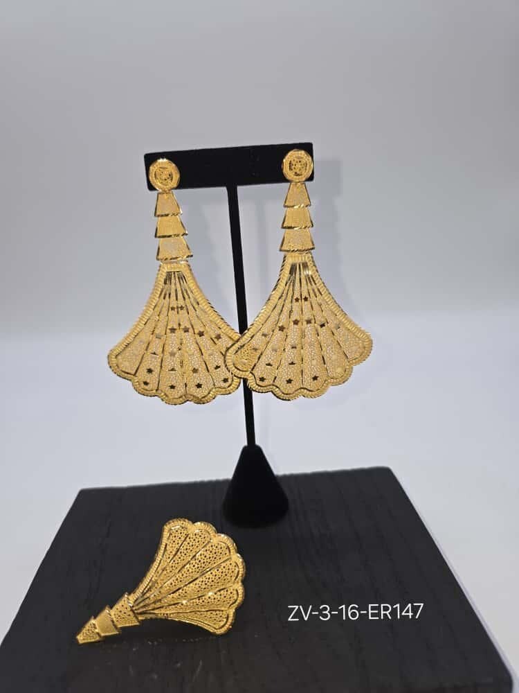 Lightweight Statement Dangle Earrings (Gold-Plated)