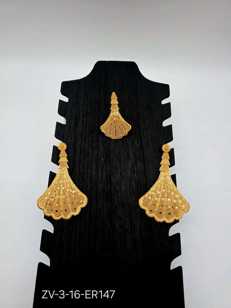 Lightweight Statement Dangle Earrings (Gold-Plated)